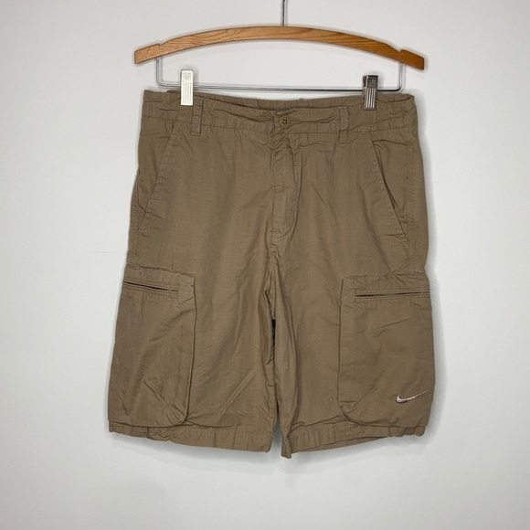 Nike khaki cargo shorts size medium 30 waist - Picture 1 of 5